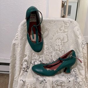 Green Bettie Page T-straps!!!